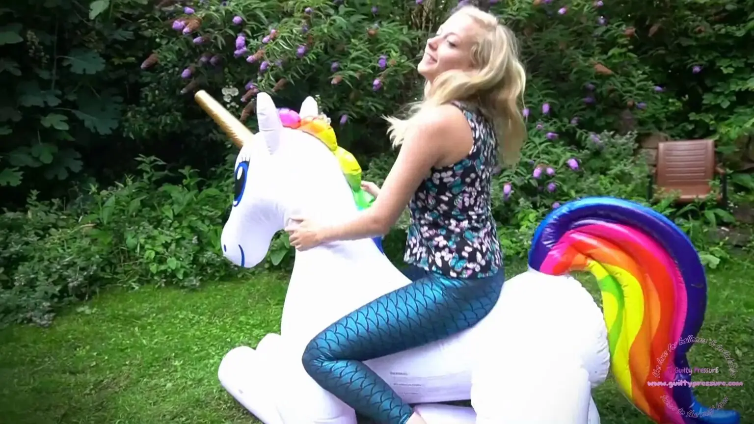 Shiny versus Matte Inflatables: An Interesting Comparison for Looners Who Cannot Choose