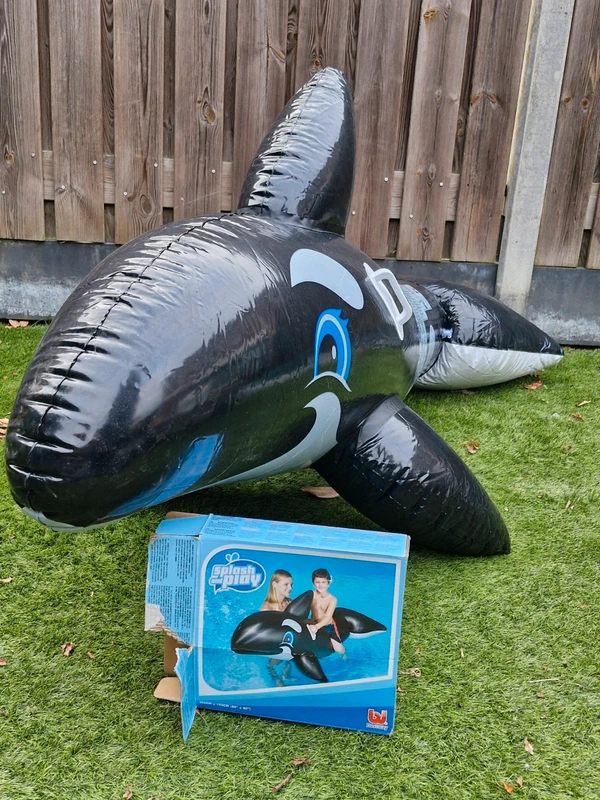 Inflatable Orca Whale — Bestway Splash & Play, Glossy Black/White, 2011/2012 (with box)